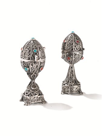 COPPIA DI PORTA INCENSO, MOSCA, 1873in filigrana d&rsquo;argento, argento e...