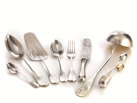 SERVITO DI POSATE, GERMANIA, SEC. XXin argento con manici decorati da festoni...