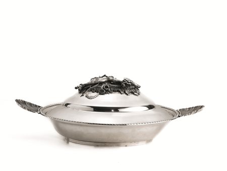 Legumiera, FIRENZE, SEC. XXin argento di forma ovale, bordo a cordonetto, due...