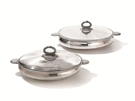 COPPIA DI LEGUMIERE, BOLOGNA, SEC. XX, FACITORE A. CORRADINIin argento di...