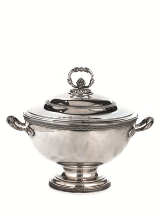 ZUPPIERA, SEC. XXin argento, bordo decorato da foglie lanceolate, due anse...