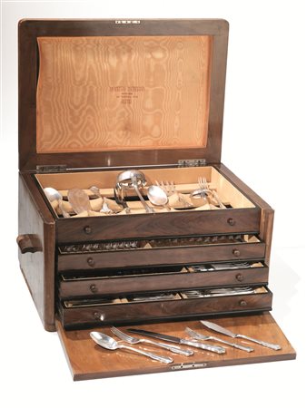 SERVITO DI POSATE, SEC. XXin argento, manici di forma sagomata, composto di...