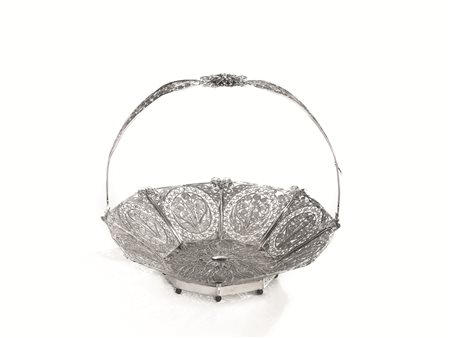 CESTINA, SEC. XX in filigrana dargento, di forma ottagonale decorata da...