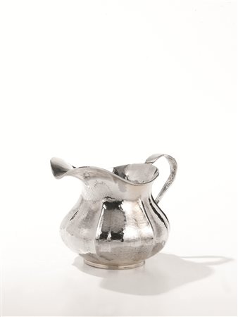 DUE VASCHETTE CENTROTAVOLA, SEC. XX in argento rispettivamente di forma...