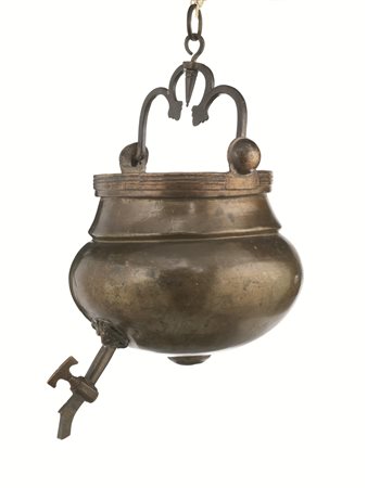 LAVAMANI, ITALIA CENTRALE, FINE SECOLO XVI, in ottone sbalzato, completo di...