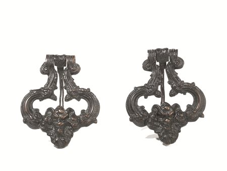 COPPIA DI BATTENTI, ITALIA SETTENTRIONALE, SECONDA METÀ SECOLO XVIin bronzo...