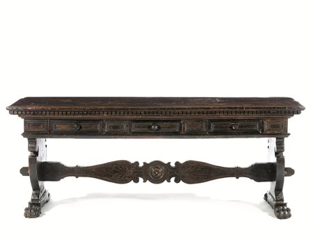 Grande tavolo da centro, Toscana, seconda metà sec. XVI, in noce a patina...