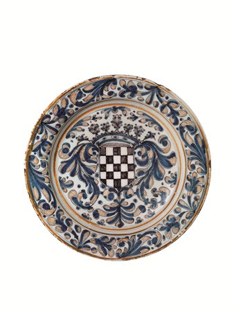 Piatto, Talavera, fine SECOLO XVIIin maiolica decorata in bicromia in blu e...