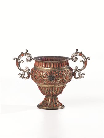 VASETTO, TRAPANI, FINE SECOLO XVI,in rame dorato, corpo interamente rivestito...