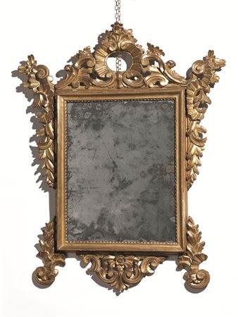 Coppia di specchiere, fine sec. XVIIIin legno intagliato e dorato, cornice...