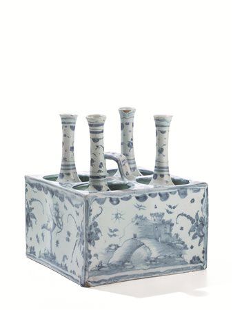 CORREDO DA BOTTIGLIE, SAVONA, FINE DEL SECOLO XVIIin maiolica dipinta a...