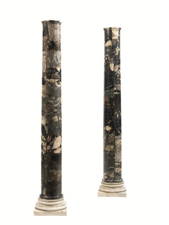 Coppia di colonne, sec. XVIIIlistrate in breccia di marmo africano, su basi...