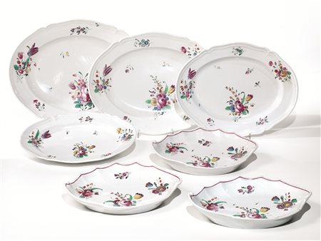 QUATTRO VASSOI, MANIFATTURA GINORI A DOCCIA, FINE SECOLO XVIIIin porcellana...