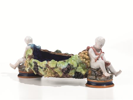 VASCHETTA CENTROTAVOLA, MANIFATTURA GINORI, FINE SECOLO XIX in maiolica...