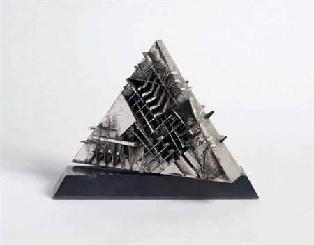 Arnaldo Pomodoro Morciano di Romagna 1926 Piramide, 1986 bronzo argentato, cm...