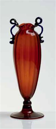 Fulvio Bianconi Vaso in vetro rosso con anse mosse blu manifattura muranese,...