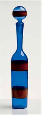 Fulvio Bianconi Bottiglia in vetro zaffiro con fasce opaline rosso circa...