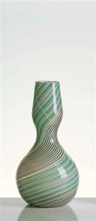 Aureliano Toso e Dino Martens Vaso in vetro mezza filigrana in policromia e...