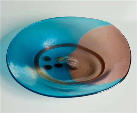 Carlo Scarpa Piatto circolare in vetro bicolore a macchie e lievemente...