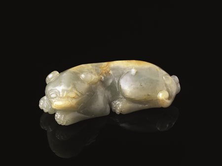 INTAGLIO, CINA, SEC. XX in giada celadon, modellato nella forma di bufalo...