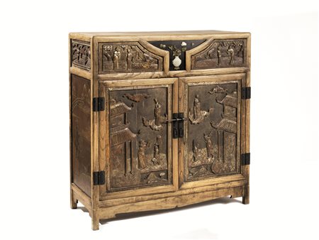 MOBILE, CINA, SECC. XIX-XXin legno con pannelli laccati con figure e con...