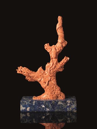 INTAGLIO, CINA, SEC. XIXin corallo raffigurante una Guanyin avvolta da rami...