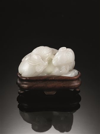 INTAGLIO, CINA, DINASTIA QING, SEC. XIXin giada bianca raffigurante animale...