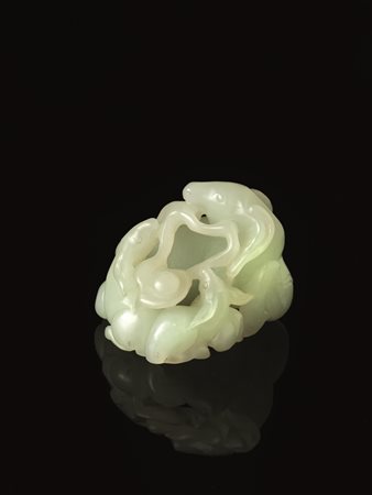 PICCOLO INTAGLIO, CINA, SEC. XIXin giada verde pallido raffigurante piccolo...