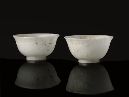 DUE COPPETTE, CINA, DINASTIA QING in giada bianca con lievi inclusioni color...