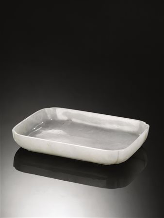 SCIACQUA-PENNELLI, CINA, SEC. XIXin giada verde pallido, di forma...