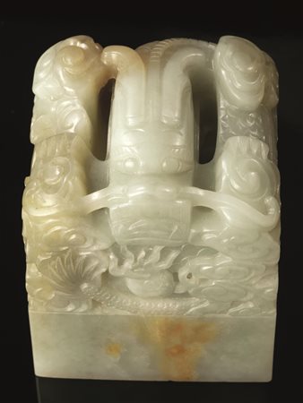 GRANDE SIGILLO, CINA, DINASTIA QING, SEC. XIXin giada, intagliato nella forma...