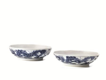 COPPIA DI PIATTINI, CINA, FINE DINASTIA QING, SEC. XIXin porcellana bianca e...