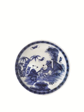 PIATTINO, CINA, DINASTIA QING in porcellana bianca e blu, decorato con motivo...