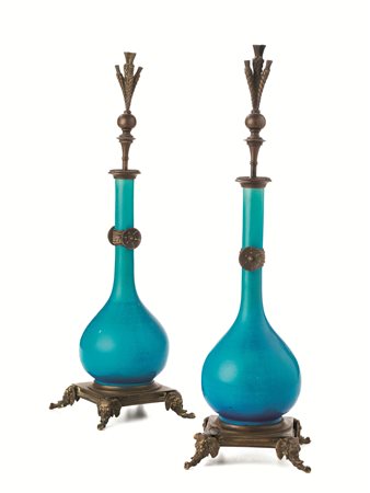 DUE CANDELIERI in porcellana turchese Two turquoise candle stick