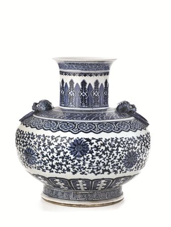 Grande vaso Cina sec XIX in porcellana bianca e blu con decori floreali e...