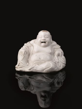 Buddha Cina sec. XXin porcellana blanc de Chine, alt. cm 15&nbsp;A blanc de...