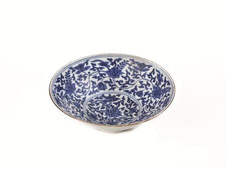 Coppetta Cina DINASTIA QING sec. XVIIIin porcellana bianca e blu con decoro...