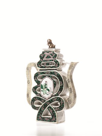 TEIERA CON COPERCHIO, CINA DINASTIA QING in porcellana famiglia verde,...