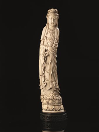 SCULTURA, CINA, SEC. XIX in avorio raffigurante figura femminile...