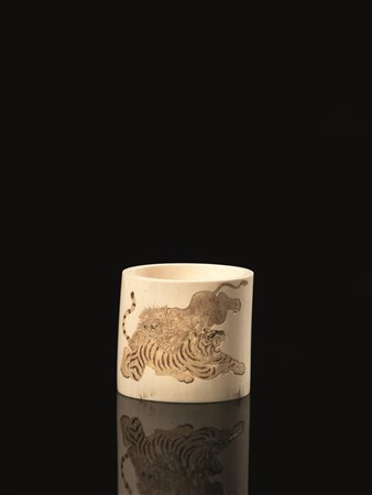 PORTA PENNELLI, GIAPPONE, PERIODO MEIJIin avorio decorato con tigri, alt. cm...