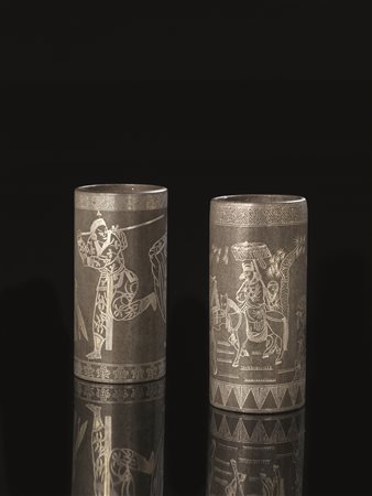 COPPIA DI PORTA PENNELLI, CINA, SEC.XIXin bronzo niellato in argento con...