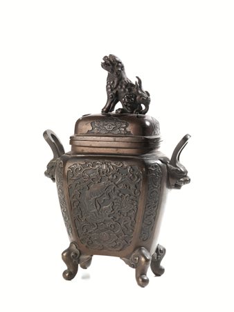 INCENSIERE, GIAPPONE, SEC. XIXin bronzo decorato con drago tra ramages...