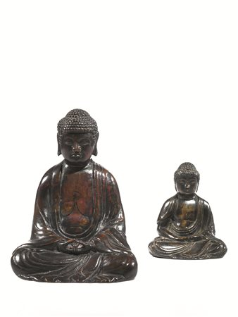 DUE FIGURE DI BUDDHA, GIAPPONE,SECC. XIX -XXin bronzo, il piÃ¹ piccolo con...