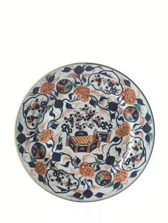 GRANDE PIATTO CINA SEC. XVII PERIODO KANGXIin porcellana policroma con decori...