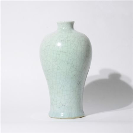 A Chinese craquelè celadon vase