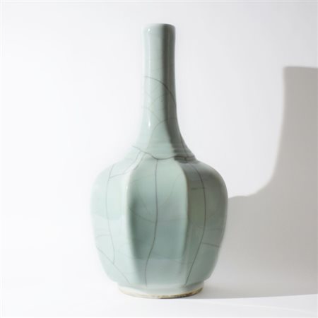 An imposing Chinese 'Ge-type' vase