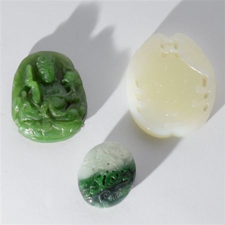 Three Chinese jade pendants