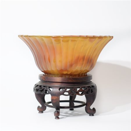 A 'Peking glass' bowl