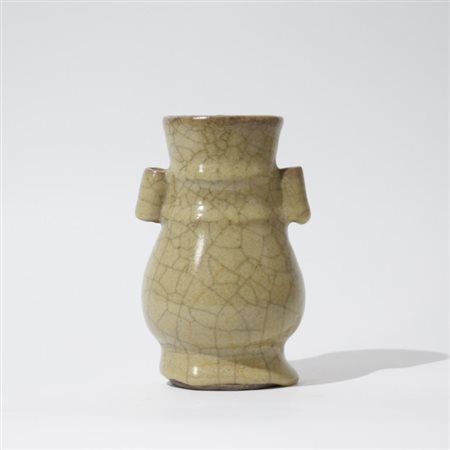 A Chinese craquelé harrow vase