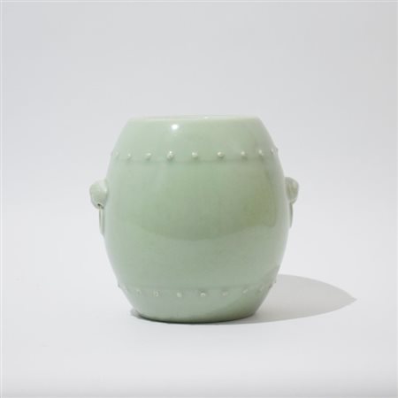 A Chinese barrel shaped brushpot